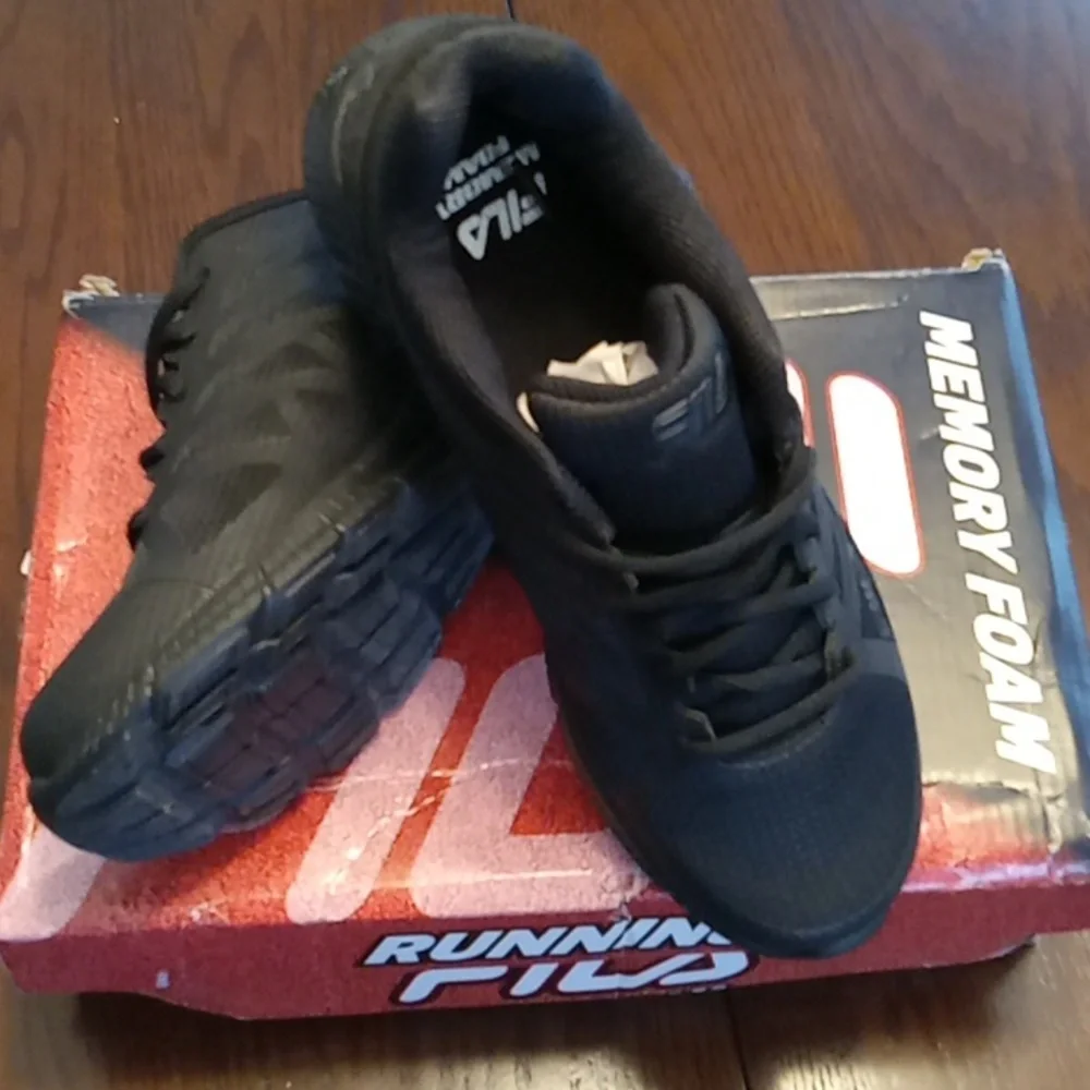 Fila women's athletic shoes-NEW